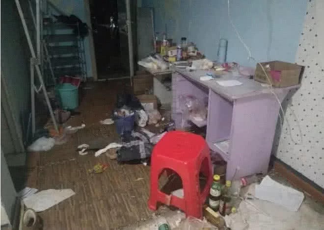 Cho nữ sinh viên thuê phòng trọ, chủ nhà tá hoả khi nhà mình biến thành bãi rác khổng lồ, bốc mùi hôi thối