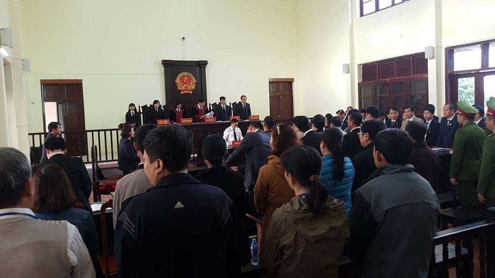 Luật sư lại đề nghị hoãn phiên tòa xét xử bác sĩ Hoàng Công Lương Luật sư lại đề nghị hoãn phiên tòa xét xử bác sĩ Hoàng Công Lương