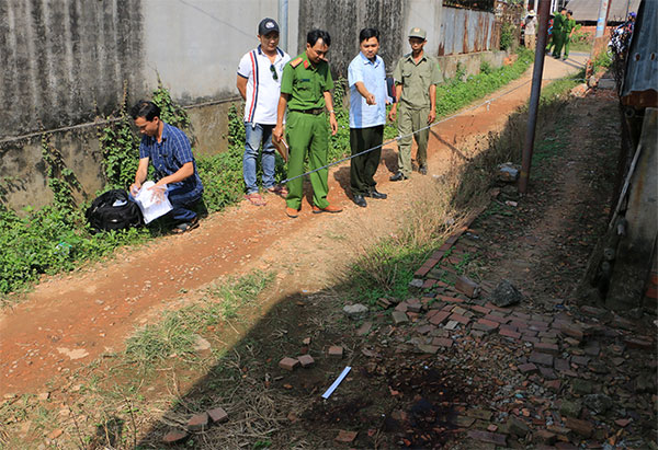 Tranh cãi số tiền 300.000 đồng, cháu đâm chết chú họ