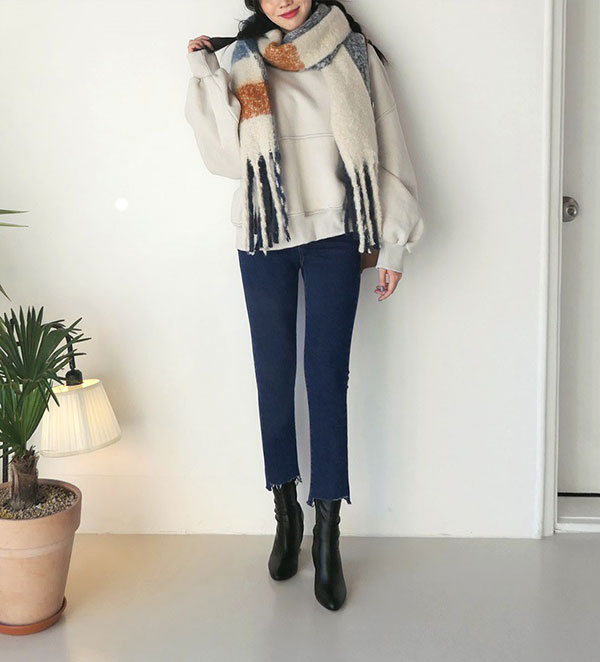 3 lỗi diện quần jeans không khiến cặp chân ngắn hơn thì cũng dễ đưa bạn vào tình huống kém duyên, nhạy cảm