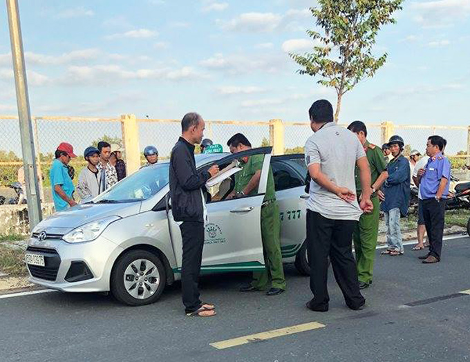 Tài xế taxi ở Cà Mau bị người lạ cứa cổ trong đêm