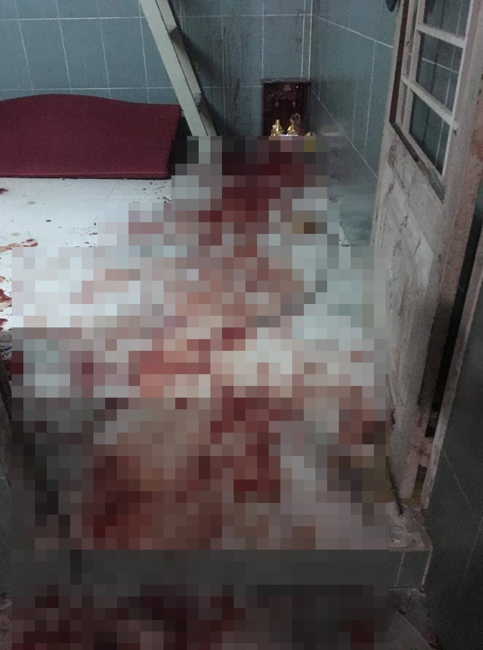 TP.HCM: Nhóm giang hồ xông vào phòng trọ truy sát khiến 4 thanh niên nguy kịch