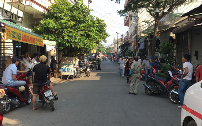 Gọi chồng dậy đi làm, phát hiện cơ thể tím tái dưới nền nhà, vợ la hét cầu cứu