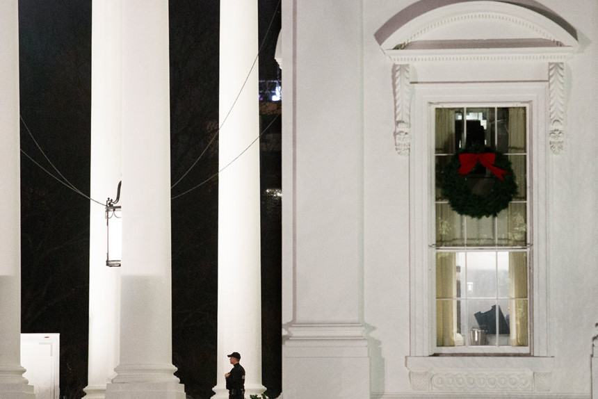 Cuộc sống đảo lộn khắp nước Mỹ vì chính phủ đóng cửa lâu kỷ lục