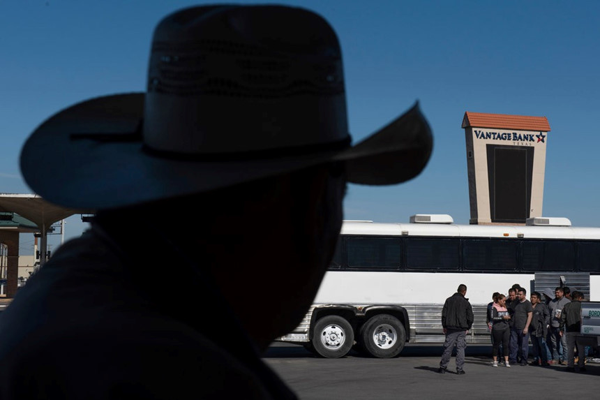 Cuộc sống đảo lộn khắp nước Mỹ vì chính phủ đóng cửa lâu kỷ lục