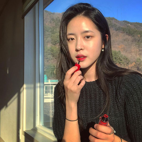 Bạn không thể có glass skin chỉ sau một đêm nhưng sẽ rút ngắn thời gian sở hữu được nó với 5 bí kíp từ chuyên gia