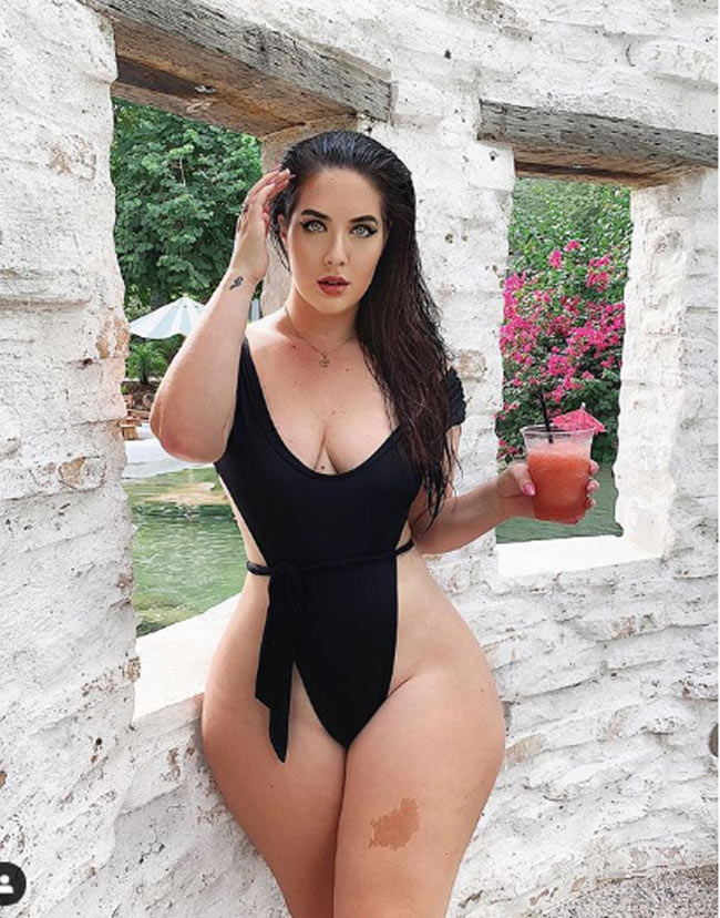 Nàng béo mặc kiểu nào cũng gợi cảm mê hồn, khiến người ta chết từ giây đầu tiên