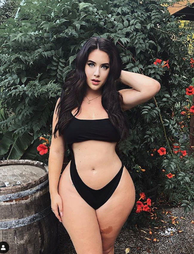 Nàng béo mặc kiểu nào cũng gợi cảm mê hồn, khiến người ta chết từ giây đầu tiên