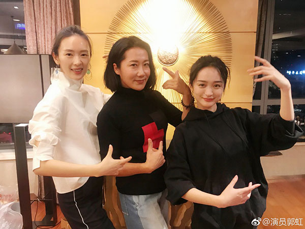 Dàn cast Hậu cung Như Ý Truyện gây sốt vì tụ hội: Hoắc Kiến Hoa béo trắng, Châu Tấn mặt mộc xinh đẹp rạng ngời