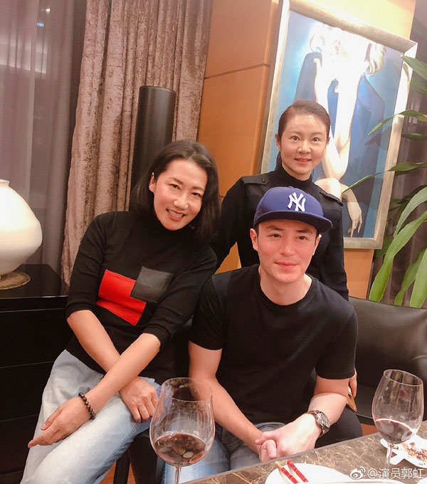 Dàn cast Hậu cung Như Ý Truyện gây sốt vì tụ hội: Hoắc Kiến Hoa béo trắng, Châu Tấn mặt mộc xinh đẹp rạng ngời