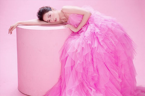 Chiếm trọn spotlight thảm đỏ nhưng Angela Phương Trinh không thanh thoát bằng Bảo Anh, cũng chẳng ngọt ngào như Hạ Vi khi diện váy ấn tượng