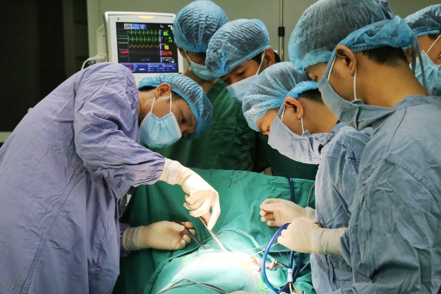 Cảnh báo ho khan 10 ngày, vào viện đã ung thư phổi