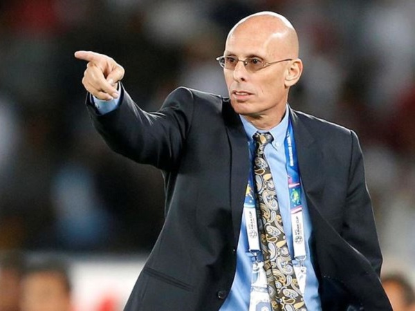 Bị loại vì bàn thua phút 90, HLV Ấn Độ quyết định từ chức