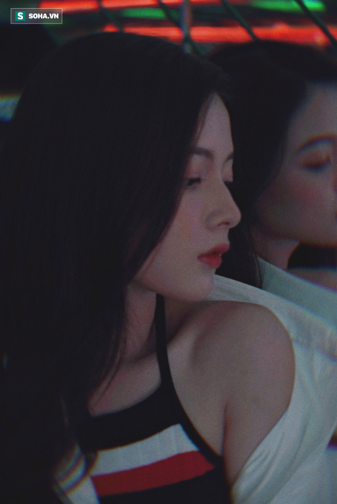 Búp bê ảnh thẻ tái xuất với bộ ảnh sexy đầy bất ngờ và lời lí giải đằng sau