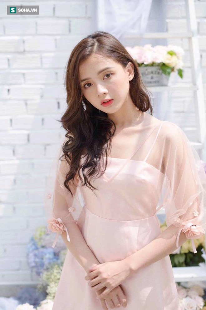 Búp bê ảnh thẻ tái xuất với bộ ảnh sexy đầy bất ngờ và lời lí giải đằng sau