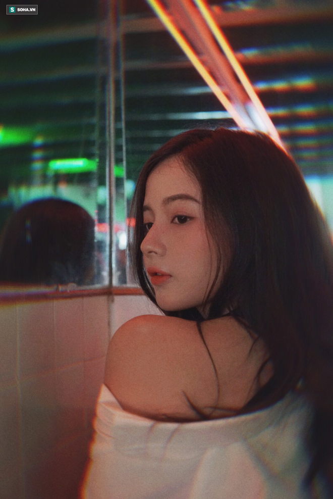 Búp bê ảnh thẻ tái xuất với bộ ảnh sexy đầy bất ngờ và lời lí giải đằng sau