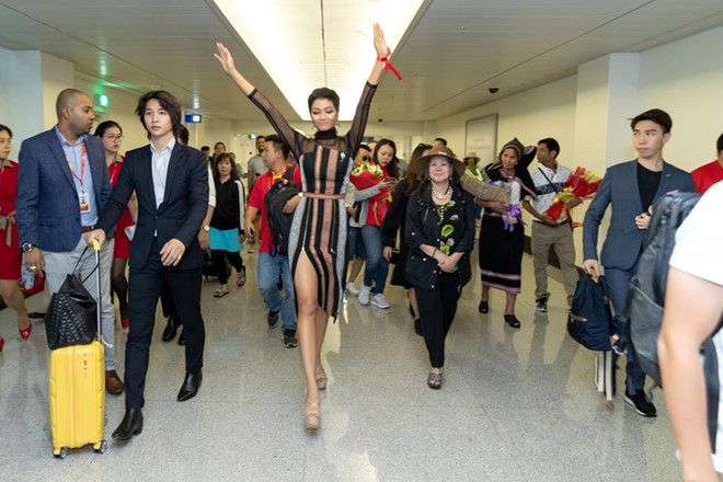 Chàng trợ lý điển trai thường bị nhầm là anh của Hoa hậu HHen Niê