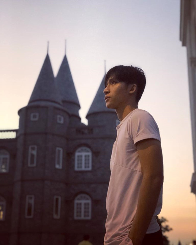 Chàng trợ lý điển trai thường bị nhầm là anh của Hoa hậu HHen Niê