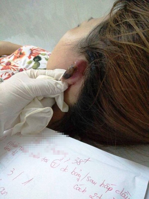 Than vãn vì kiểu tóc thảm họa dù đã đem theo mẫu, cô gái trẻ khiến cư dân mạng không thể nhịn cười vì biểu cảm này