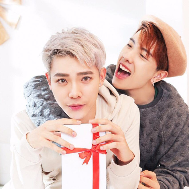 Gương mặt Erik ngày càng khác lạ do dao kéo quá đà?