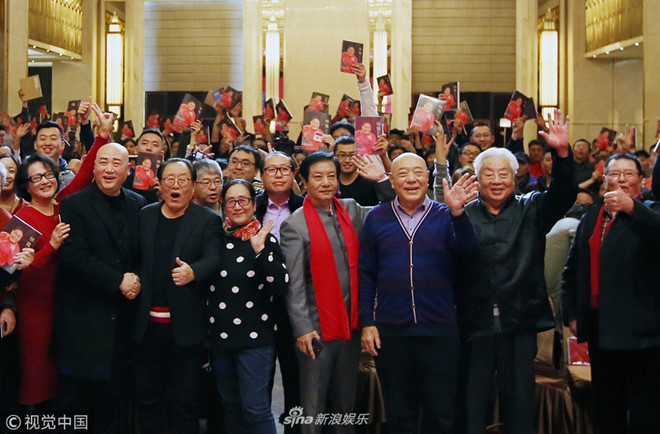 Thầy trò Đường Tăng hội ngộ mừng Trư Bát Giới ra tự truyện ở tuổi 74