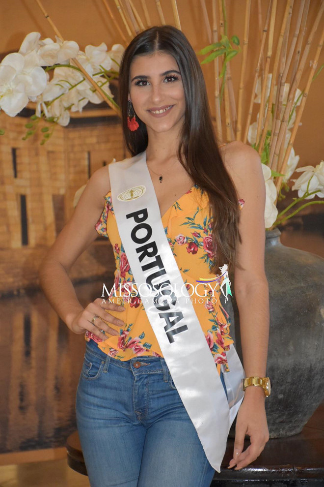 Quần áo xuề xòa, kiểu tóc luộm thuộm của thí sinh Hoa hậu Liên lục địa