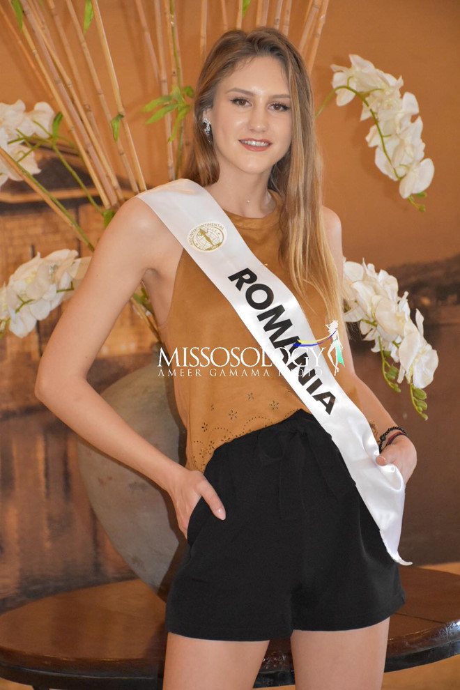 Quần áo xuề xòa, kiểu tóc luộm thuộm của thí sinh Hoa hậu Liên lục địa