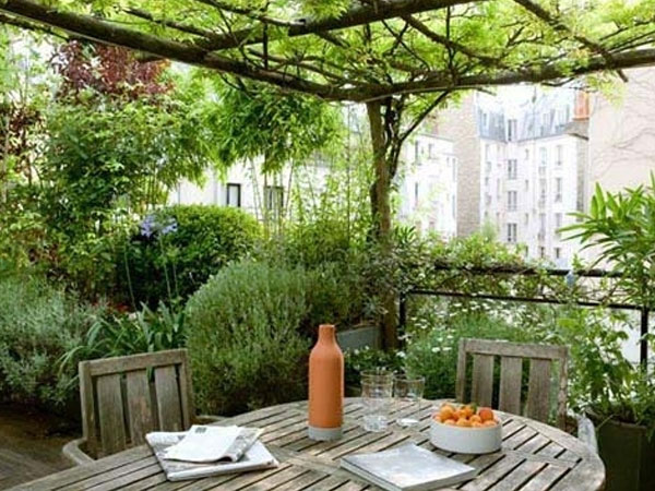 Chồng ngỡ ngàng trước sự thật cọc tiền trong túi áo của vợ