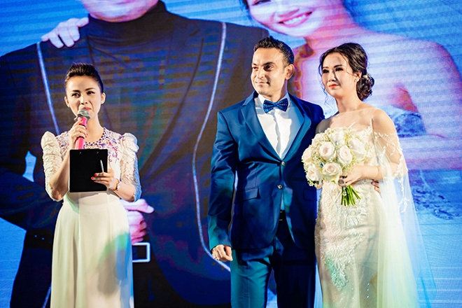 Sau loạt ồn ào, Hòa Minzy lại gây sốc với phát ngôn trong đám cưới Võ Hạ Trâm