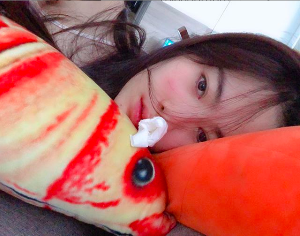 Minh Tiệp nhận gạch đá khi an ủi Nam Em: Cũng may cho em không yêu phải mấy chú hề, không thì còn mệt nữa