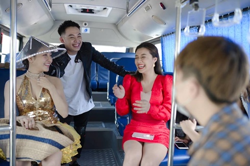 Vừa bị chỉ trích vì dựa hơi PewPew, Bùi Tiến Dũng, hotgirl Trâm Anh lại tiếp tục bị ném đá vì cosplay HHen Niê