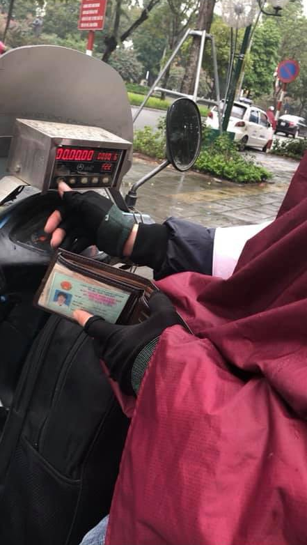 Clip: Cô gái ngỡ ngàng khi phải trả 500k xe ôm cho đoạn đường 8km từ bến xe Mỹ Đình về Điện Biên Phủ
