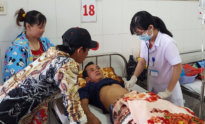 Cuộc giải cứu nghẹt thở đưa tài công thoát chết sau 37 giờ chìm sà lan