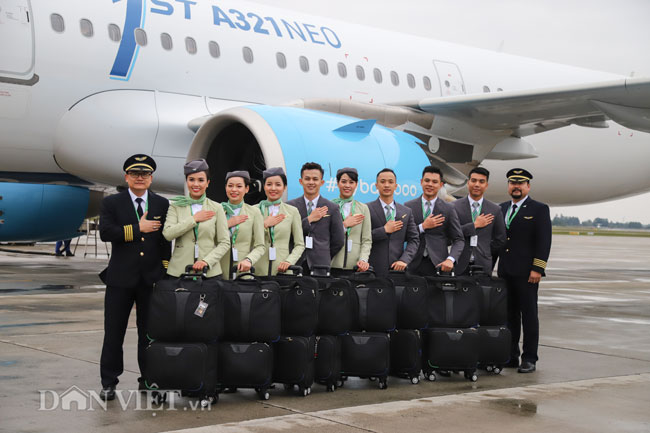 Video ảnh: Máy bay Airbus thế hệ mới của Bamboo Airways vừa đến Nội Bài có gì đặc biệt?