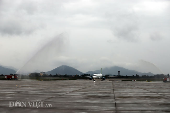 Video ảnh: Máy bay Airbus thế hệ mới của Bamboo Airways vừa đến Nội Bài có gì đặc biệt?