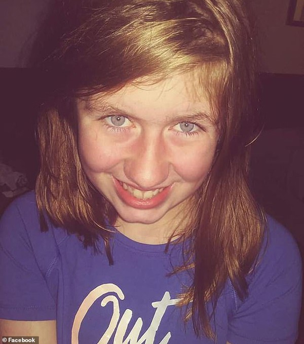 Trong một đêm, thiếu nữ 13 tuổi chứng kiến cả cha lẫn mẹ bị giết bởi gã thanh niên bệnh hoạn