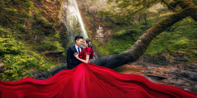 Cô dâu vàng đeo trĩu cổ sống trong lâu đài 7 tầng ở Nam Định: Bố mẹ cho 200 cây vàng, 2 sổ đỏ và rước dâu bằng Rolls-Royce Phantom 35 tỷ