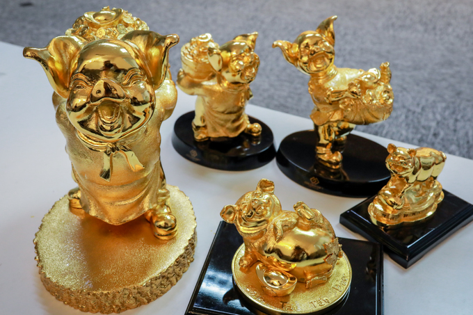 Tượng heo vàng giá trăm triệu ở Sài Gòn