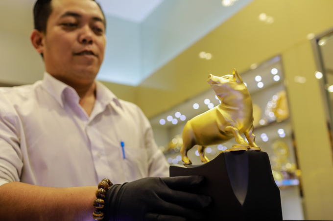 Tượng heo vàng giá trăm triệu ở Sài Gòn