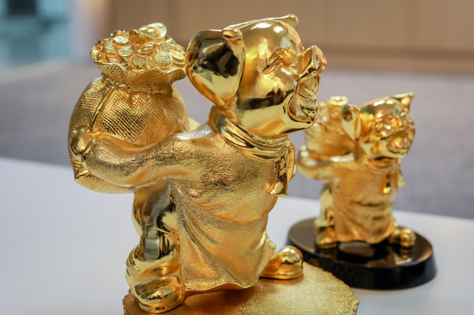 Tượng heo vàng giá trăm triệu ở Sài Gòn