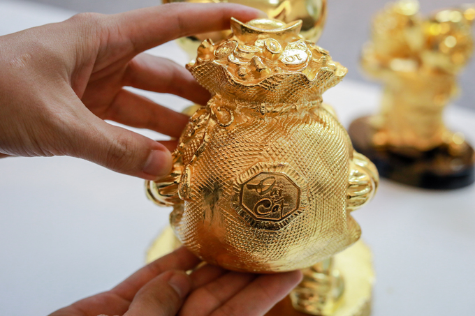 Tượng heo vàng giá trăm triệu ở Sài Gòn