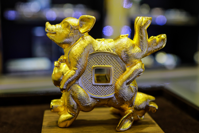 Tượng heo vàng giá trăm triệu ở Sài Gòn