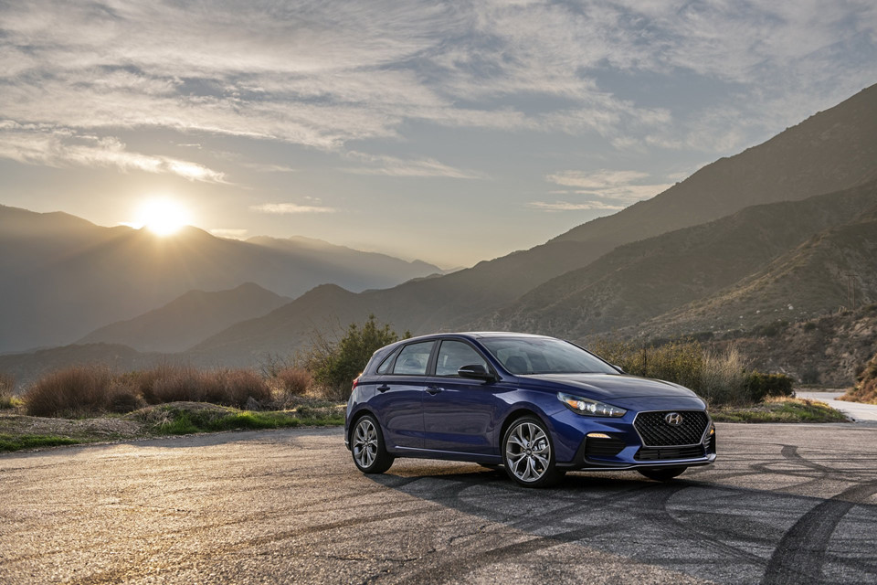 Hyundai Elantra GT N Line ra mắt, giá từ 24,185 USD