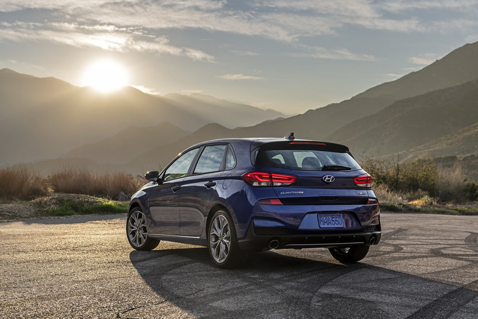 Hyundai Elantra GT N Line ra mắt, giá từ 24,185 USD