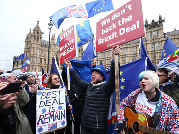 EU có thể lùi thời hạn Brexit nếu Anh yêu cầu