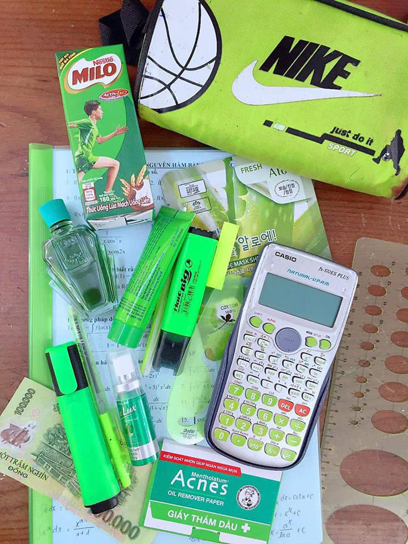 Bộ đồ dùng học tập của những con người cuồng màu sắc ton-sur-ton khiến dân tình mê mẩn