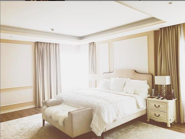 Rộ tin Hoa hậu Phạm Hương đã trở về Việt Nam thông qua chi tiết này và phản ứng của fan Rộ tin Hoa hậu Phạm Hương đã trở về Việt Nam thông qua chi tiết này và phản ứng của fan