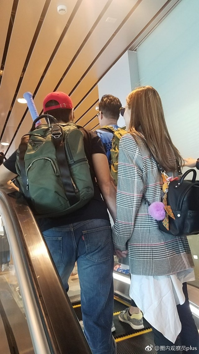 Tài tử Trịnh Gia Dĩnh đưa bà xã Hoa hậu mang thai 6 tháng ngồi máy bay giá rẻ tới Nha Trang nghỉ dưỡng