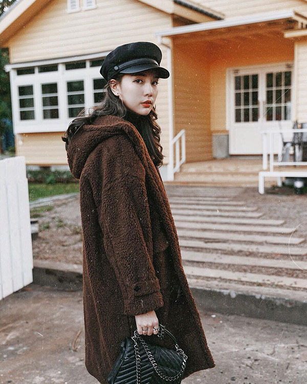 Khi diện áo khoác lông, ranh giới giữa sang trọng và sến sẩm rất mong manh nên các nàng sẽ cần đến 3 tips sau Khi diện áo khoác lông, ranh giới giữa sang trọng và sến sẩm rất mong manh nên các nàng sẽ cần đến 3 tips sau