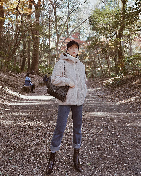 Khi diện áo khoác lông, ranh giới giữa sang trọng và sến sẩm rất mong manh nên các nàng sẽ cần đến 3 tips sau Khi diện áo khoác lông, ranh giới giữa sang trọng và sến sẩm rất mong manh nên các nàng sẽ cần đến 3 tips sau